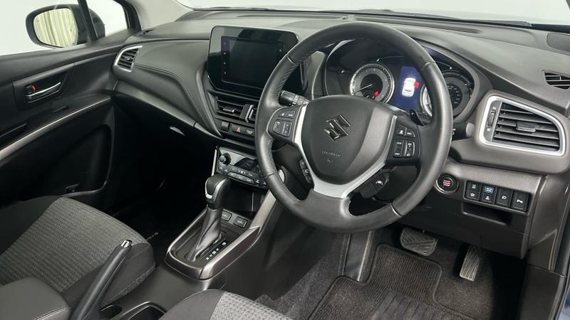 Suzuki S-CROSS Photo cohere-9c54d8e978c2025ce47f91abd1bf7eeb7a1011f4.jpg