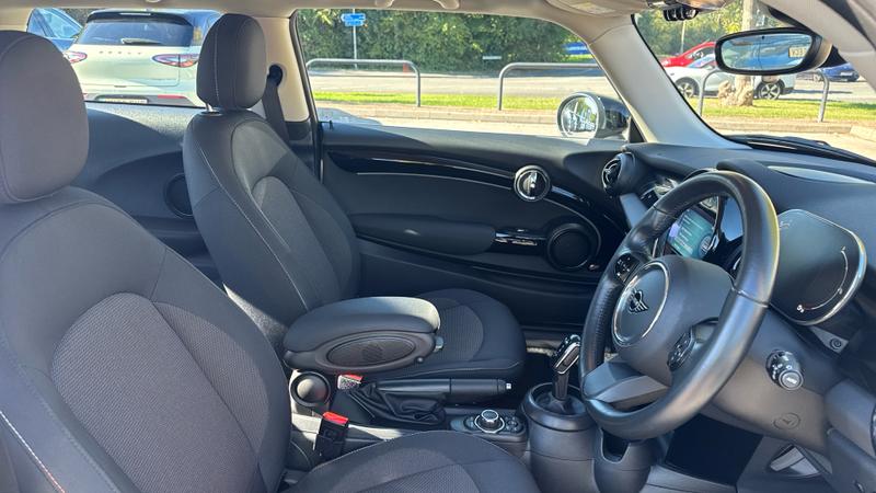 MINI Hatch Photo cohere-9cf45eb894ead61b23423ca5fa9a4b29dbaa3d46.jpg