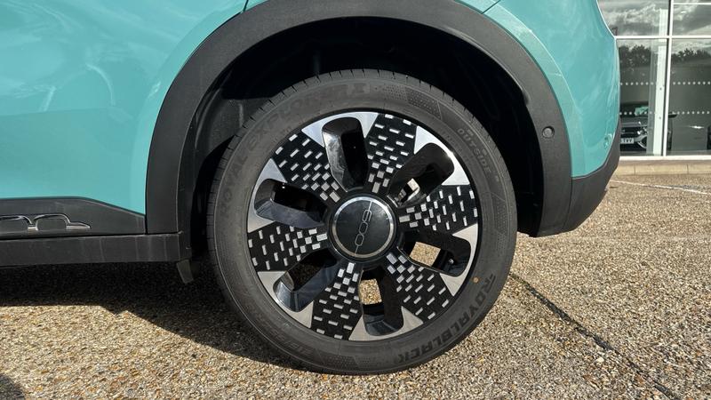 Fiat 600 Photo cohere-9de553989b91ad319fcc84e9a429f3fd42097def.jpg