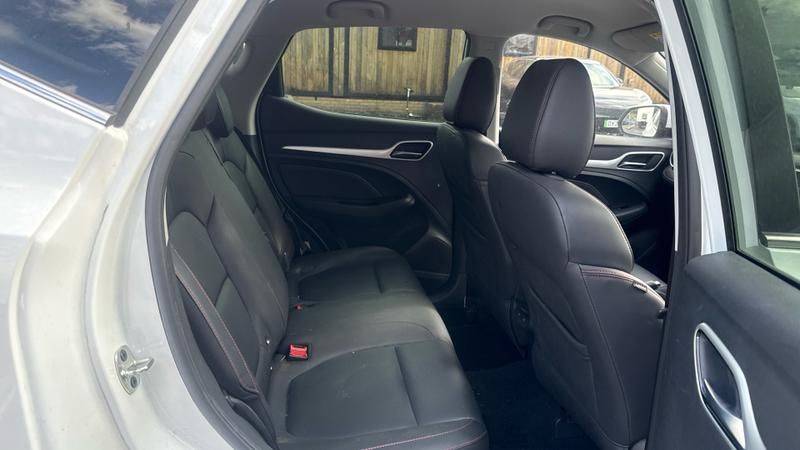 MG ZS Photo cohere-9dfb3ff88f87eae0aa88a9ec6af1c5942194f97d.jpg