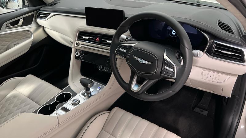 Genesis G70 Photo cohere-9e8148031fa2c8a1e0c6d1d10824a65adf010b50.jpg
