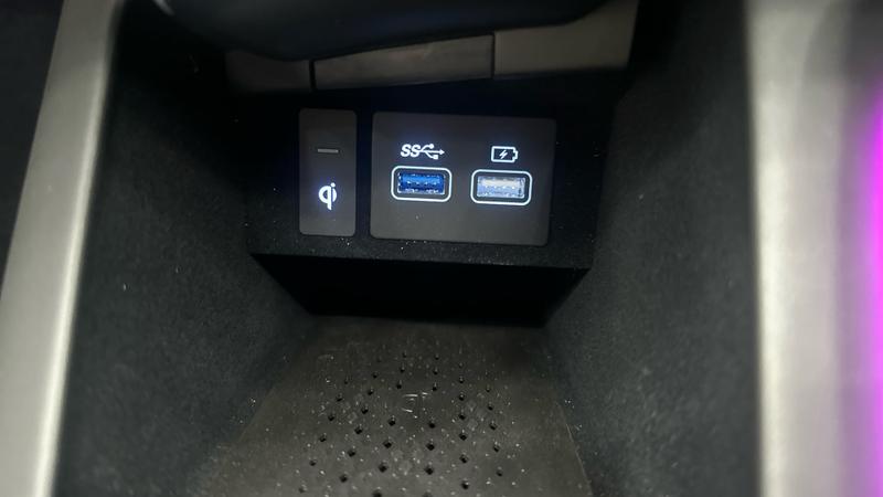 Genesis GV70 Photo cohere-a016bee8da1e5fe2f2686a3a098d6ca4e9a0e585.jpg