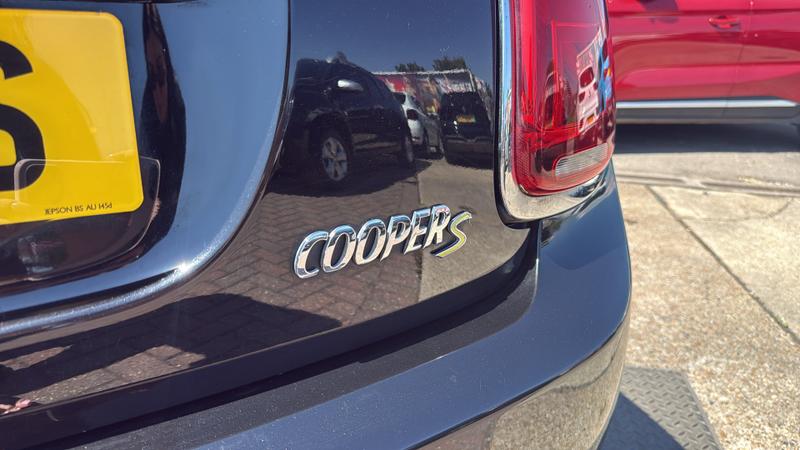 MINI Electric Hatch Photo cohere-a1556ff01bd0a144b395c16f1859bceed8f0e6e2.jpg