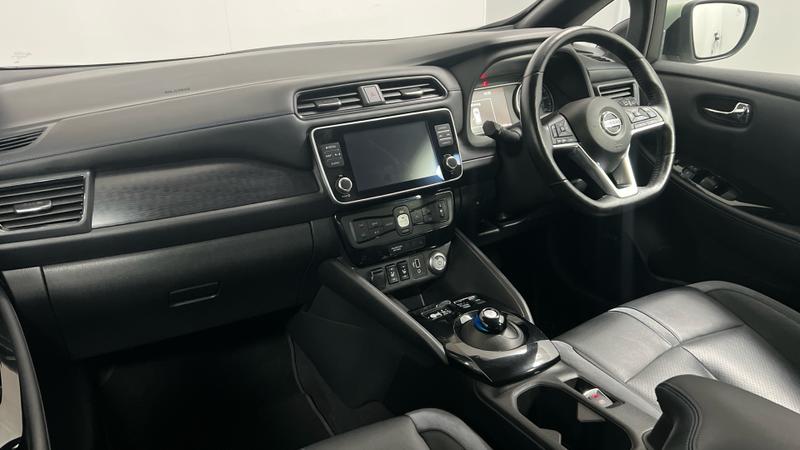 Nissan LEAF Photo cohere-a7efabbd6448857fa7d65874b82a7c2d3a37bf4a.jpg