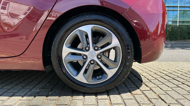 Hyundai i30 Photo cohere-ad1a42228bc0bbd1d079f420bf1567c78538e686.jpg
