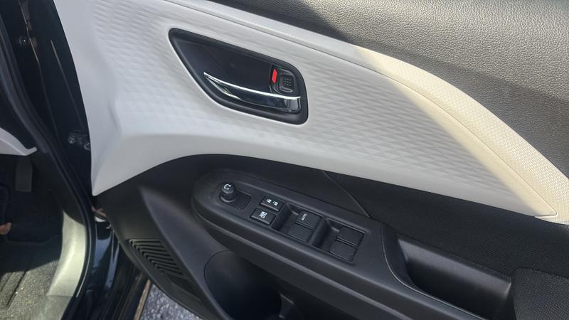 Suzuki Swift Photo cohere-ae59c4800461ea1de17b723a2193a5dc4395f043.jpg