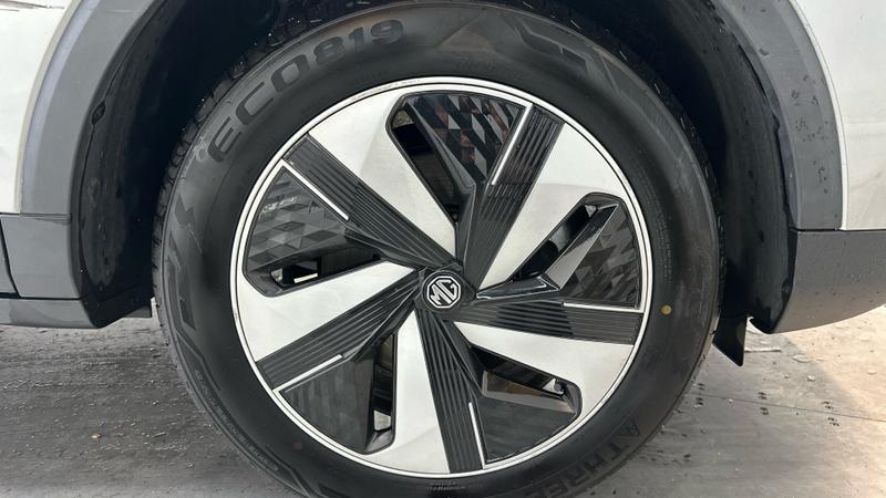 MG ZS EV 22MY Photo cohere-b055e6b15cd7db9f2418ba54e5ad9a7b1e781c62.jpg
