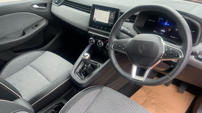 Renault Clio Photo cohere-b0c017a1505d95f57fc652132d12f766f05ec7e3.jpg