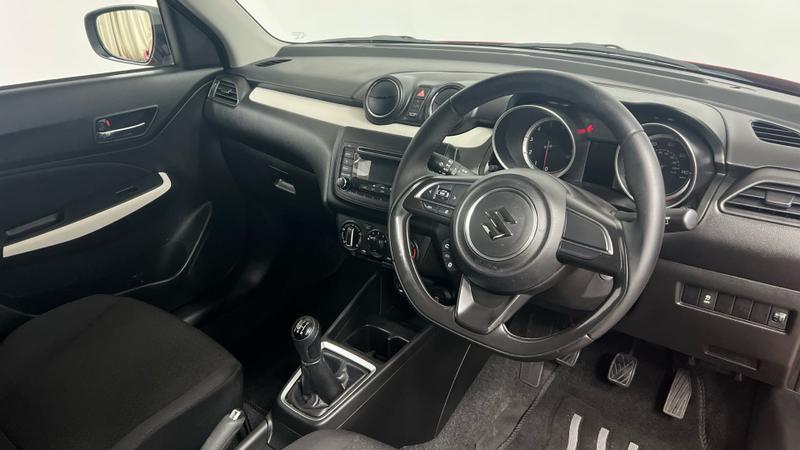 Suzuki SWIFT Photo cohere-b2a38c5a7bab7b9610e8b488782d2fac6a503b78.jpg