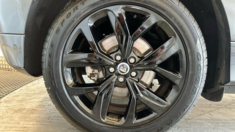 Jaguar I-PACE Photo cohere-b34e54393935bb79f07888a7d026579ab6df2ce6.jpg