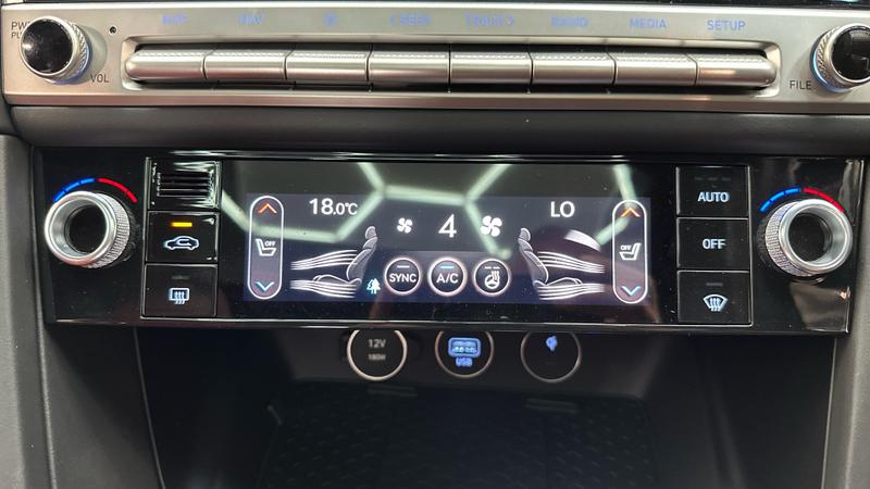 Genesis G70 Photo cohere-b537eb2e3a52c5fc6ddbe8f2e23035a826fb02b4.jpg