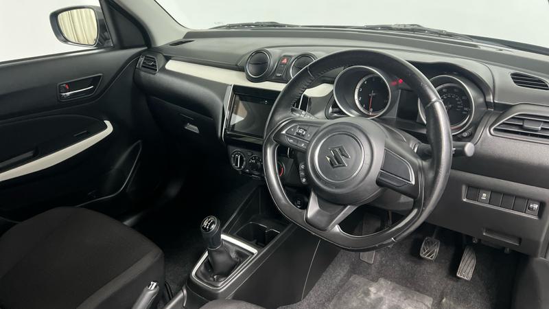 Suzuki SWIFT Photo cohere-b6ee5ee74ceae52b64c7065369cbea33bd657930.jpg