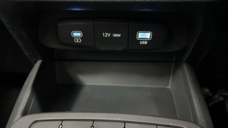 Hyundai i10 Photo cohere-b7c379822ee67a2d70ccc676c4e0c6f4f3d1adc7.jpg