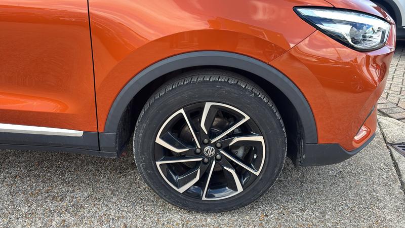 MG ZS Photo cohere-c2041110774843b4d1be8327d29828fb6aea01e2.jpg