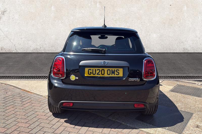 MINI Electric Hatch Photo cohere-c2dad325943973a1990627938f73f78b11fcb872.jpg