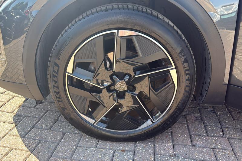 Peugeot 408 Photo cohere-c363bc9ff07d640343e27bf01baee47d15c6c914.jpg