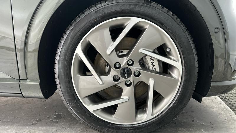 Genesis GV60 Photo cohere-c4b4a68b24d63af997169d7e8a840a50808ab588.jpg