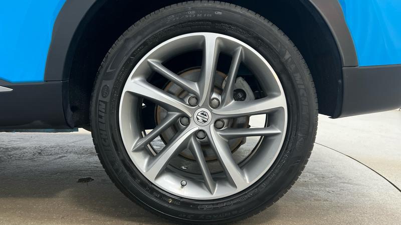 MG MG HS Photo cohere-c6677ef7db051335584cdd5acc6e32eefb376274.jpg