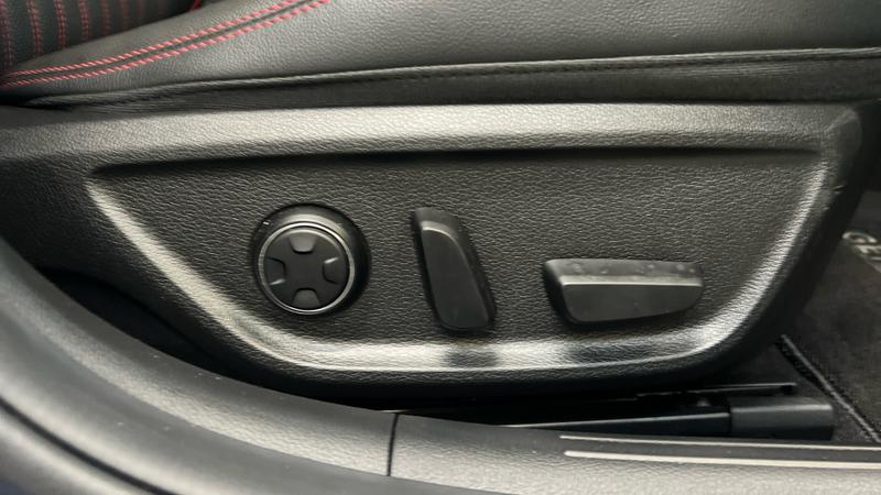 Genesis G70 Photo cohere-c834842c0641f4e1528cd4077d9a76c5f0fd6127.jpg