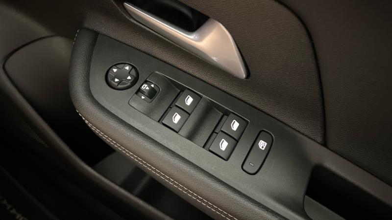 Vauxhall MOKKA Photo cohere-c8d4fdd0dc6abd2779b4095c2fc8d8f3a7bf0dbe.jpg