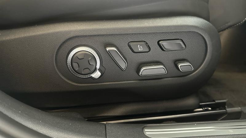 Genesis GV60 Photo cohere-cc1c51421d0f7785e67d479d3e326bc124ad23de.jpg