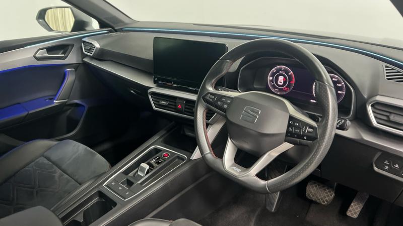SEAT LEON Photo cohere-cd2043d70bce63d1dc4d29c435021342e6a1e3ca.jpg