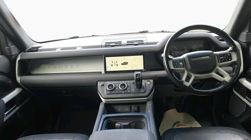 Land Rover Defender 110 Photo cohere-ce7685fba42c061e9591918a49422b70a6003d2f.jpg