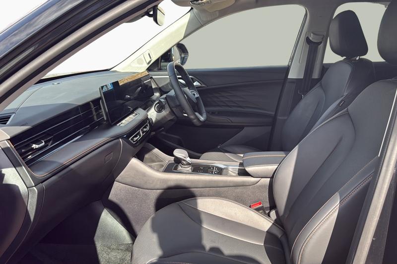 MG HS Hybrid+ Photo cohere-ce8314f2845970e010edcfdaa7a197fd09b4bd87.jpg
