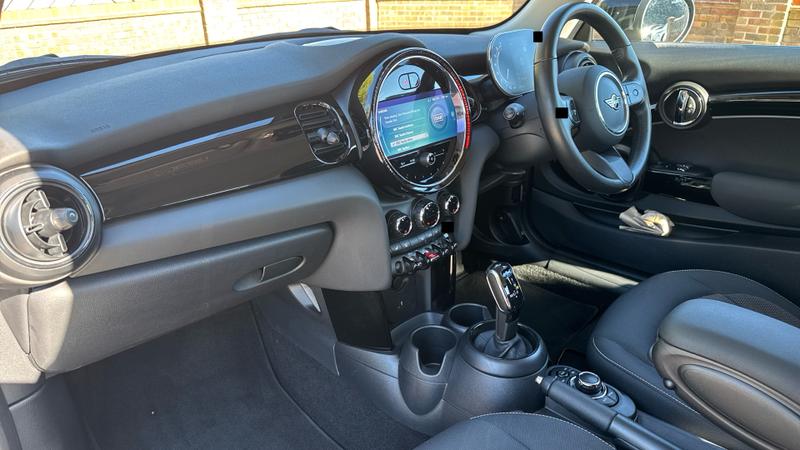 MINI Hatch Photo cohere-cf4d22c7ab9214af9176652ea92184f2cf1d6070.jpg