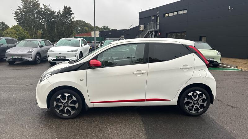 Toyota AYGO Photo cohere-d35f7b19309ddfb3e52bd71a71436772dc7da7ae.jpg