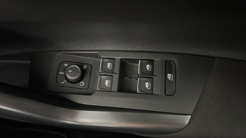 Volkswagen Polo Photo cohere-d58556b9244f6bdb1e75d740bacf0a3bf2bf306a.jpg