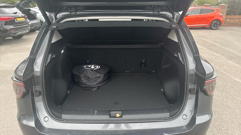 MG MGS5 EV Photo cohere-d997cbee49ab8f1808acc3d2251b95c63d737aff.jpg
