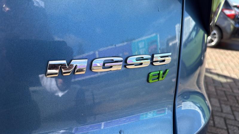 MG MGS5 Photo cohere-db273441f78a51974e7b51e13a2081be82b0f27b.jpg