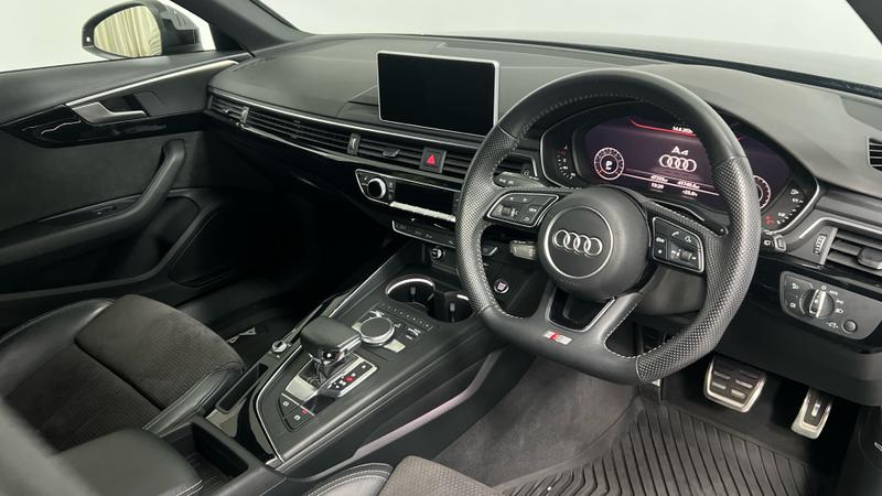 Audi A4 Photo cohere-db651751b01c0d0c3bf255916bfc485370ec0a47.jpg