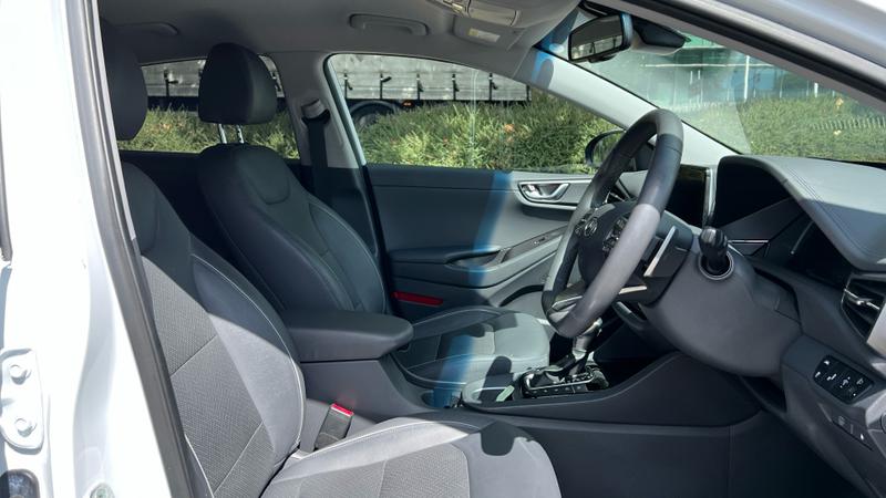 Hyundai IONIQ Photo cohere-ded8e51665f384b587b4851326b863a215a5442a.jpg