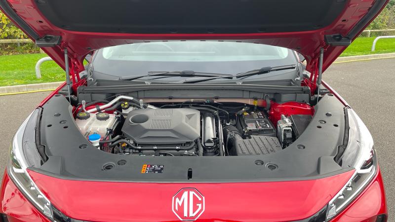 MG MG HS Photo cohere-e558f4a6ed5573f17c7a78a18a0ba6383fe8c4bb.jpg