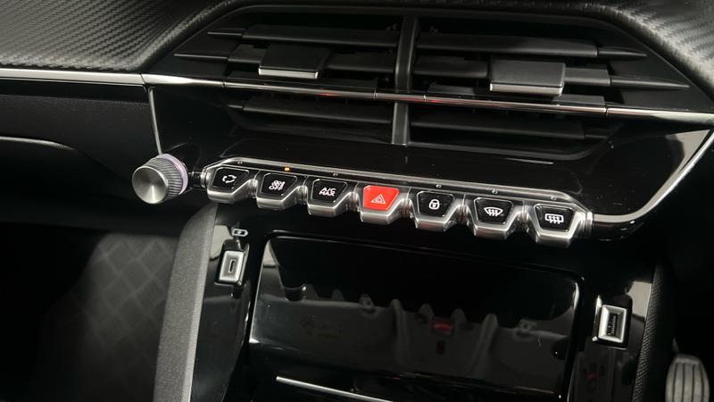 Peugeot 2008 Photo cohere-e57cb3b3db49ae86872f254d2e9a3669894c5a62.jpg