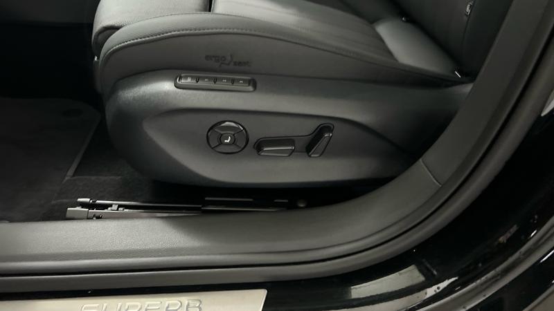 Skoda SUPERB Photo cohere-ea17c4b395bc534b16915208706db5f9687029e7.jpg