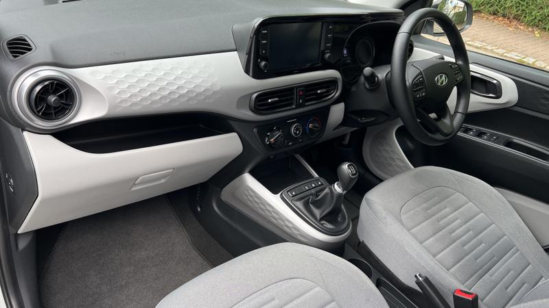 Hyundai i10 Photo cohere-ea901614f0645480707cd4b69ad96ed7d1446cd3.jpg