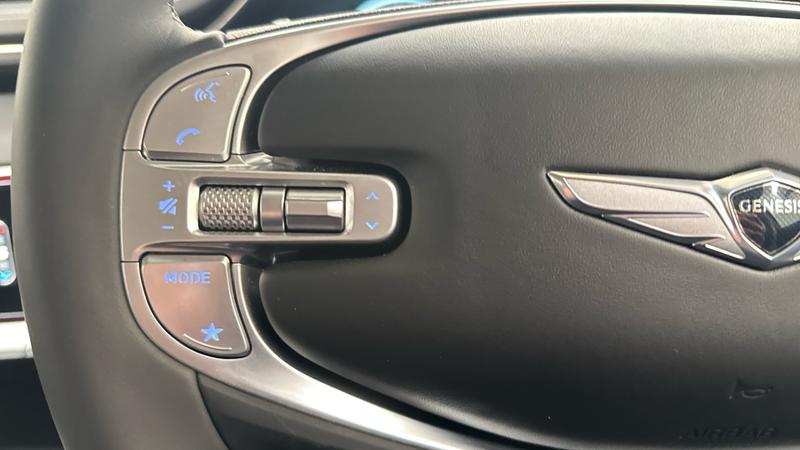 Genesis GV70 Photo cohere-ec7d513ea605373c76611357b6230bbd9ba8a8e9.jpg