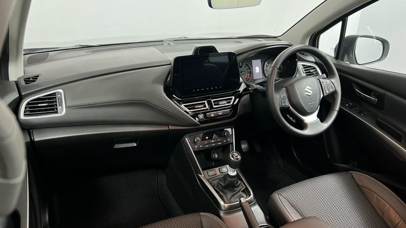 Suzuki S-Cross Photo cohere-ece122b2522644821409a8cf2c7f3bdb6ffc6b0f.jpg