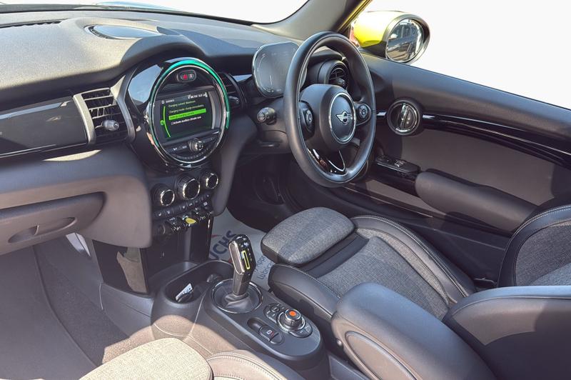 MINI Electric Hatch Photo cohere-eeeb37d4bb1ea4a78d726d11b5fac0dd0ba4813c.jpg