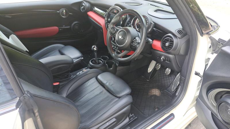Mini Convertible Photo cohere-f24170517dcdd98c099e00d51fc50e3b0e0c199f.jpg
