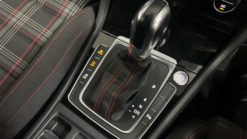 Volkswagen GOLF Photo cohere-f35dfb8f21b6d032fa1d7b0b5fc5bcd4429b7c2f.jpg
