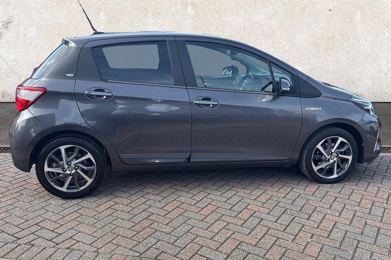 Toyota Yaris Photo cohere-f5d6a96bef6a597f66fd685adb26f7b54e2153e2.jpg