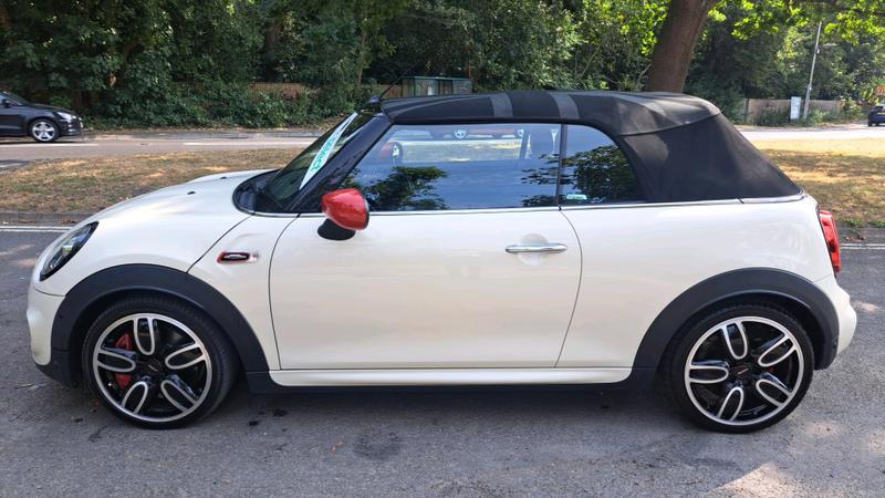 Mini Convertible Photo cohere-f89de079c717343628c644afe33cf127a015896f.jpg