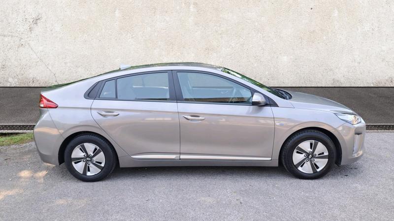 Hyundai IONIQ Photo cohere-f8b937a5c9e30685986a2d83216c3f5e59dd439e.jpg