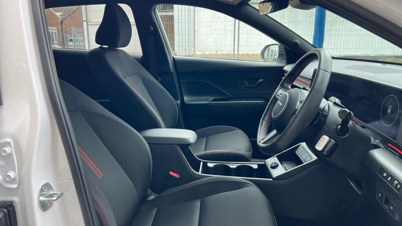 Hyundai KONA Photo cohere-fa0122815f8223fc766e3b3aedc81a5dce2d438b.jpg