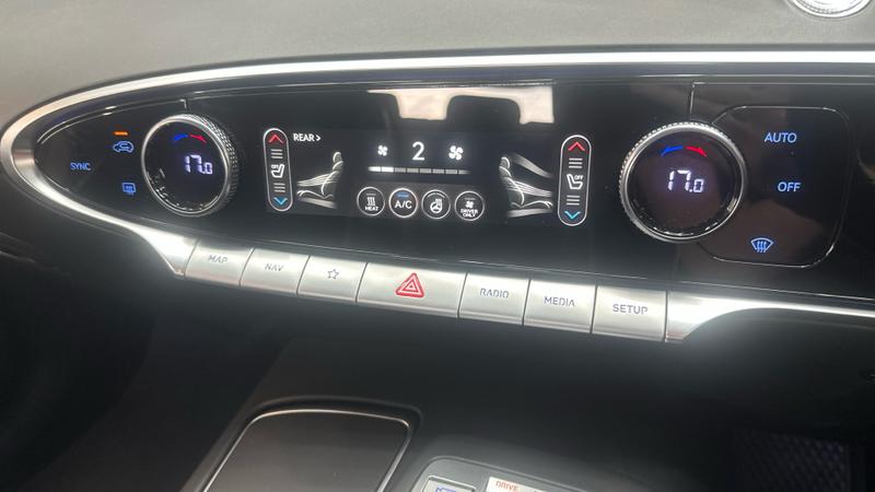 Genesis GV70 Photo cohere-fb87b20531c4441b17c9a213f834f643be30c279.jpg