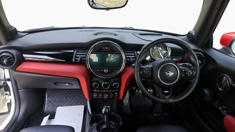 Mini Convertible Photo cohere-fc460b190d2a96d5626d796a45cbf7f4f6ab2627.jpg